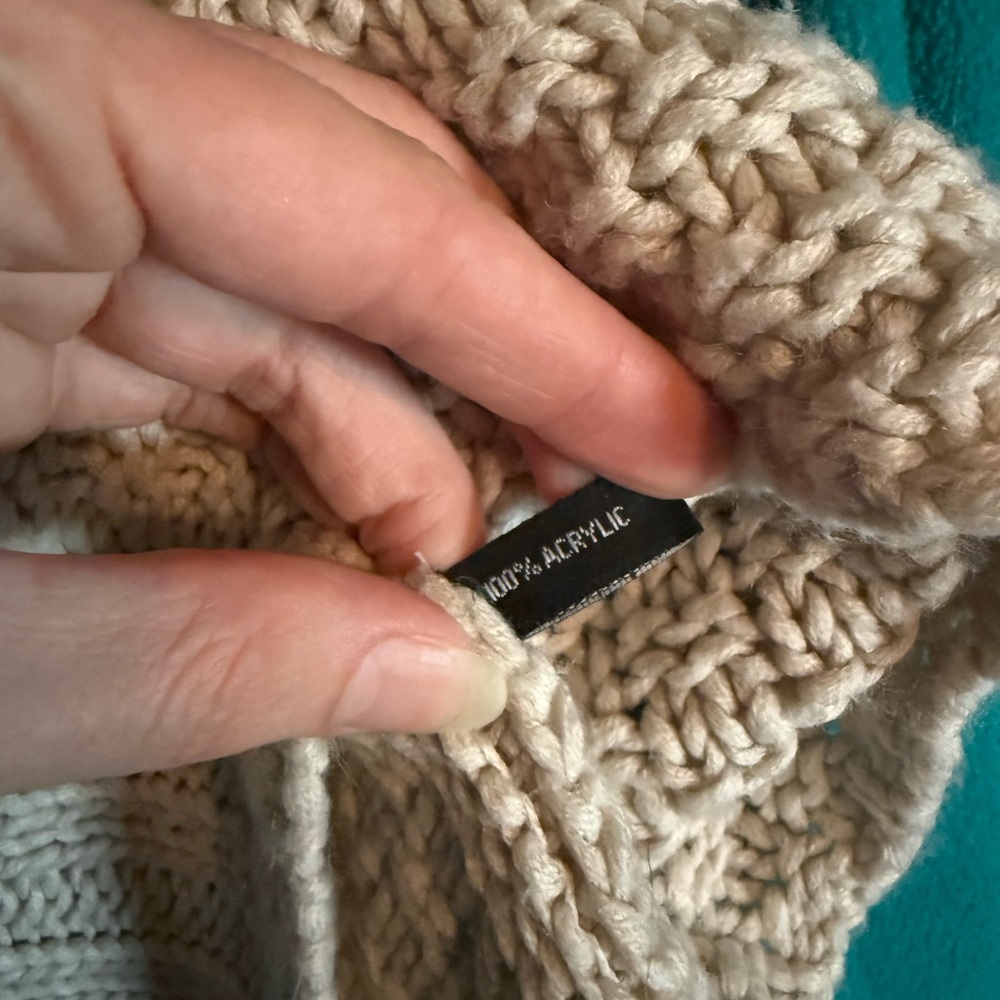 Cozy Cream Boho DropNeck Knit Poncho (early 2000’s) - Picture 4 of 4